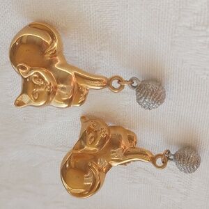 Avon Matte goldtone cat kitten with silver tone ball of yarn clip on earrings